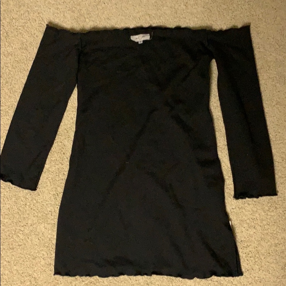 Off the shoulder Ruffle LF dress
